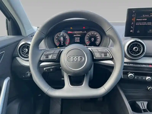 Audi Q2 35 tfsi 150 s tronic 7 — photo 12