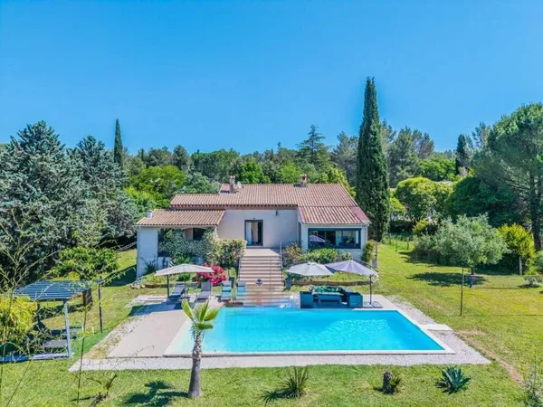 Superbe villa de 160m2 avec piscine 5x10m sur grand terrain