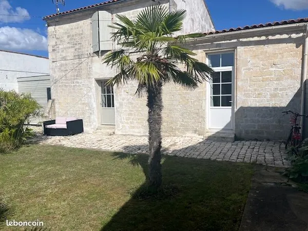 ROCHEFORT - Maison charentaise avec dépendance - Deux chais