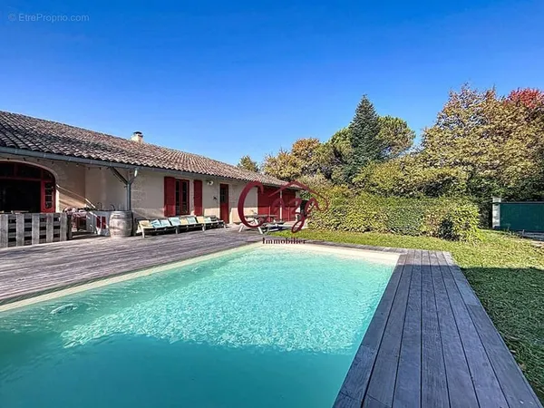 Maison 5 pièce(s) 208 m2