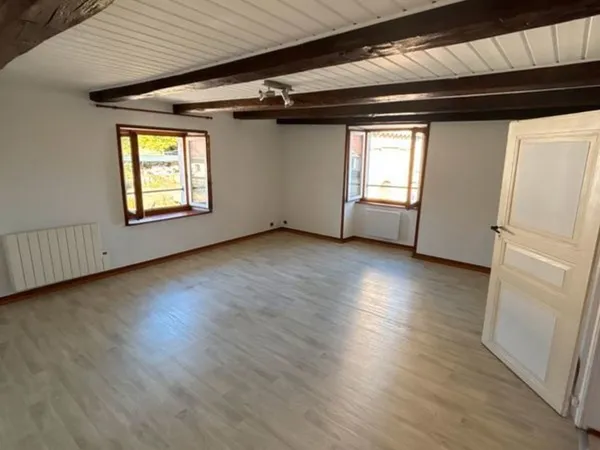 BADEVEL T.2 AVEC GARAGE DANS MAISON