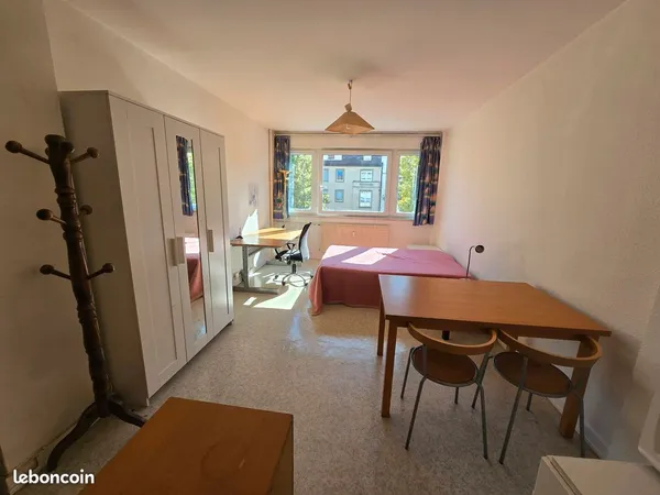 Grand studio meublé bien situé