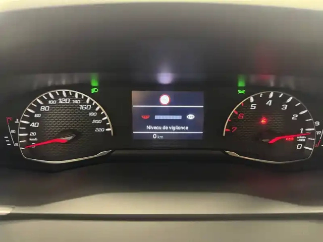 Peugeot 2008 100 s&amp;s bvm6 — photo 35