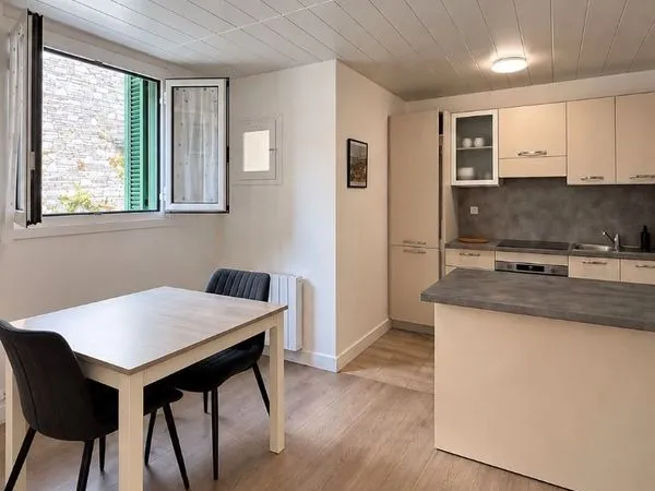 Bastia - centre-ville - t2 rénové - 46,42 m²