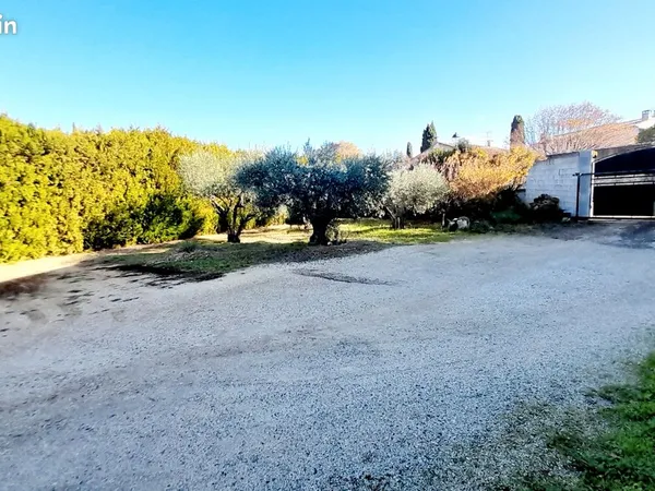 Terrain constructible au coeur du village
