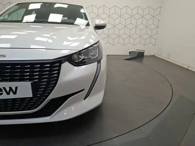 Peugeot 208 puretech 100 s&amp;s bvm6 — photo 10