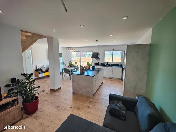 Maison familiale de 116 m² - 4 chambres - Domfront-en-Champagne - 243 000