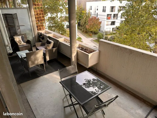 T2 meublé de 42 m² avec terrasse de 15 m² et parking sécurisé