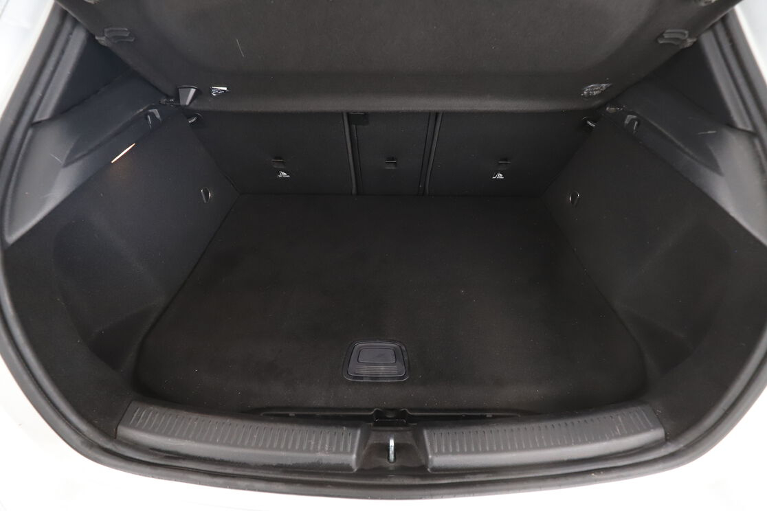 Mercedes-Benz Classe A 250 e AMG Line 8G-DCT — photo 16