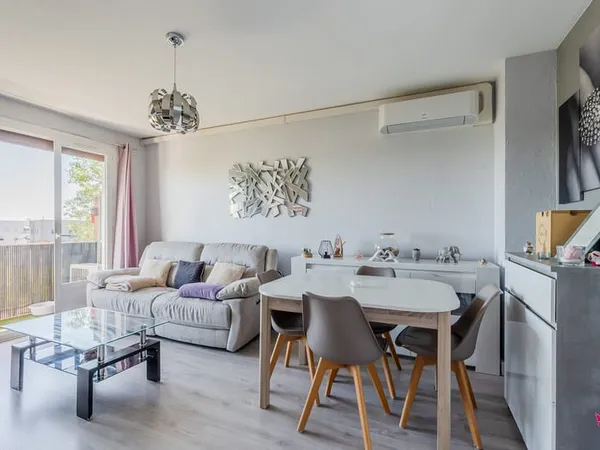 À VENDRE T2 de 44 m² avec balcon, parking et cave- Idéal premier achat ou investissement!