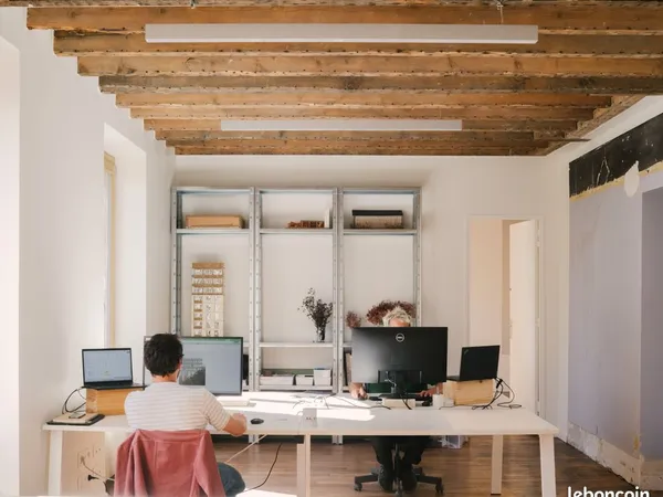 Postes de bureaux à louer