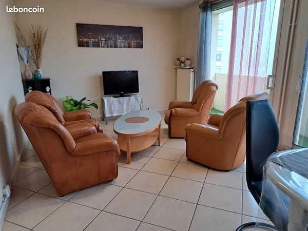 Chambre meublée