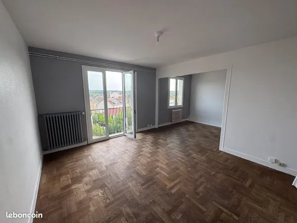 3 pièces 72m2 très calme belle vue près Mairie beaux volumes cuisine neuve (3ème et dernier étage)