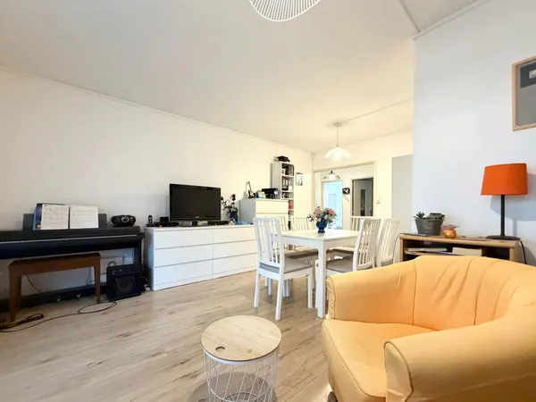 Appartement 3 pièces avec deux balcons - une cave - un box