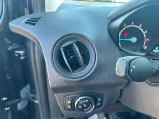 Ford Transit Courier fourgonnette 1.0e 100ch stop&amp;start trend — photo 21
