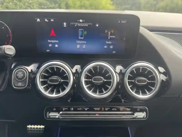 Mercedes Gla 200 d amg line — photo 16