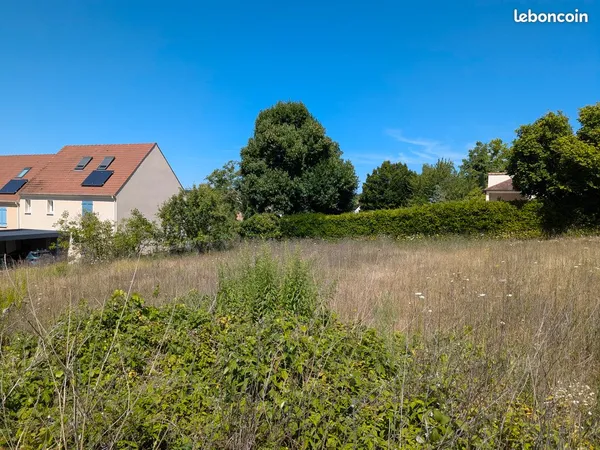 Terrain constructible de 588 m² à Neuville-sur-Oise