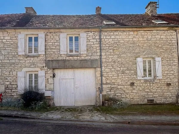 Demeure en pierre avec grand terrain - Secteur Tonnerre / Auxerre