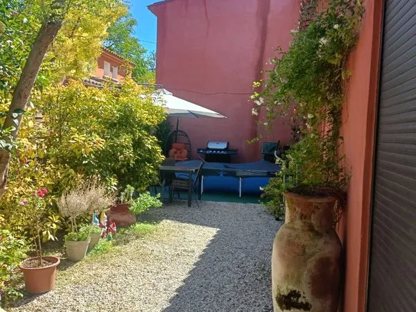 RARE appartement avec jardin, proche CV et PLAGE dans propriété privée