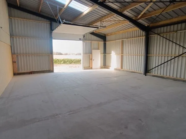 Bâtiment/local/Hangar de stockage