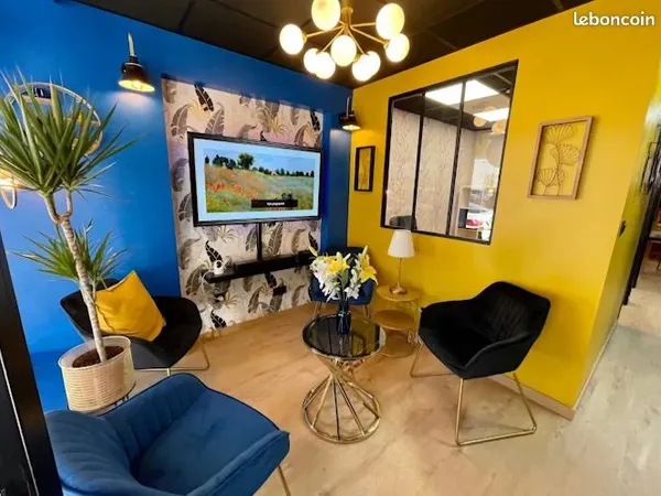 Local avec bureaux à louer meublé