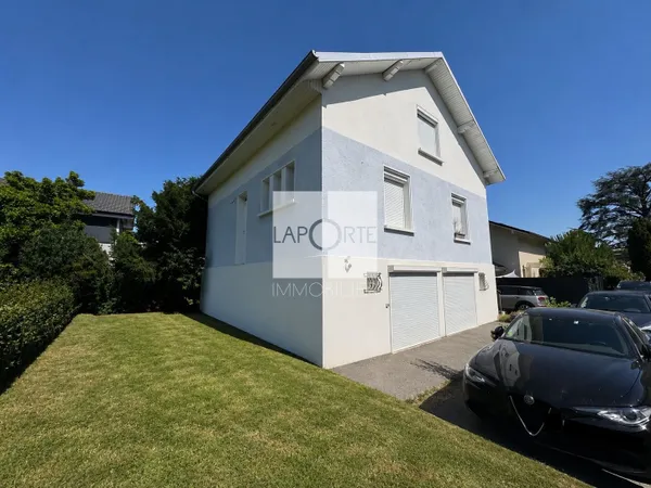 MAISON AVEC DEUX LOGEMENTS INDÉPENDANTS