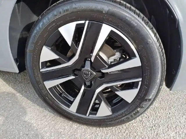 Peugeot 208 electrique 54 kwh 156ch — photo 13