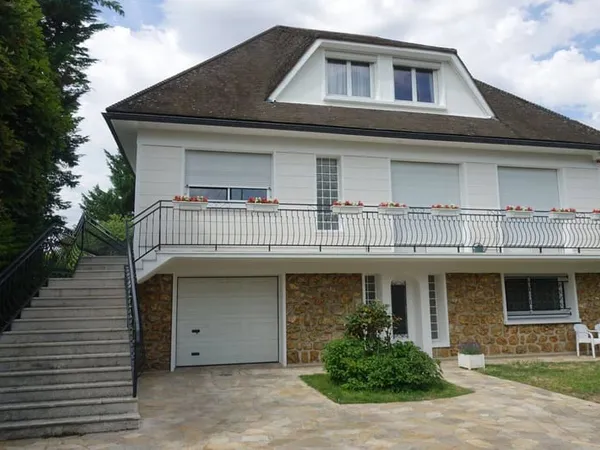 Maison 8 pièces 238 m²