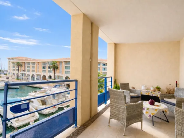 Appartement avec vue exceptionnelle sur le port de Fréjus