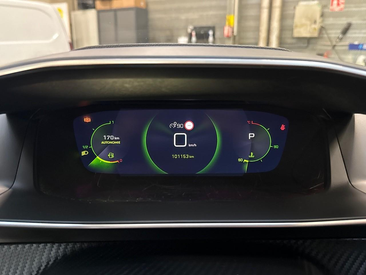 Peugeot 2008 1.2 puretech 130ch s&s allure eat8 7cv — photo 12