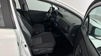 Toyota Yaris 100h Dynamic 5p RC19 — photo 15