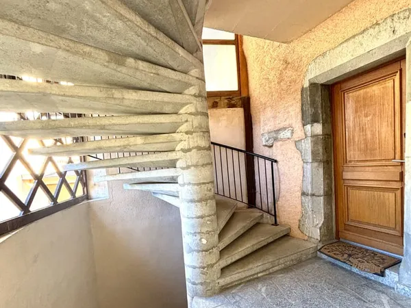 EXCLUSIVITÉ UN APPARTEMENT T4 DE CARACTÈRE AU COEUR DE LA
