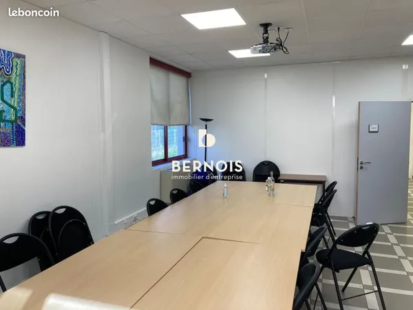 Bureau 94 m²