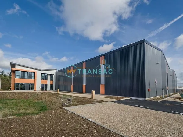 A LOUER - Bâtiment d'activités indépendant de 4 151m² à Limeil-Brévannes