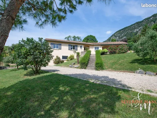 Villa 7 pièces 160 m²
