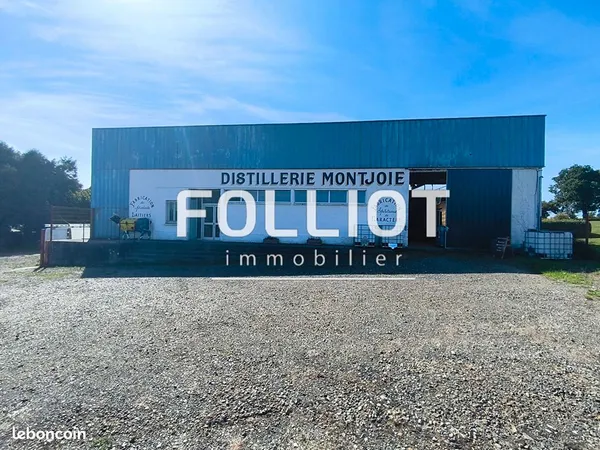 Local 250 m² GAVRAY SUR SIENNE