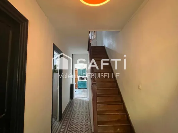 maison individeulle avec du volume et 4 chambres