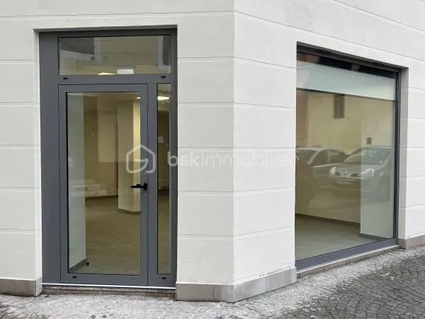 Local commercial 2 pièces 44 m²