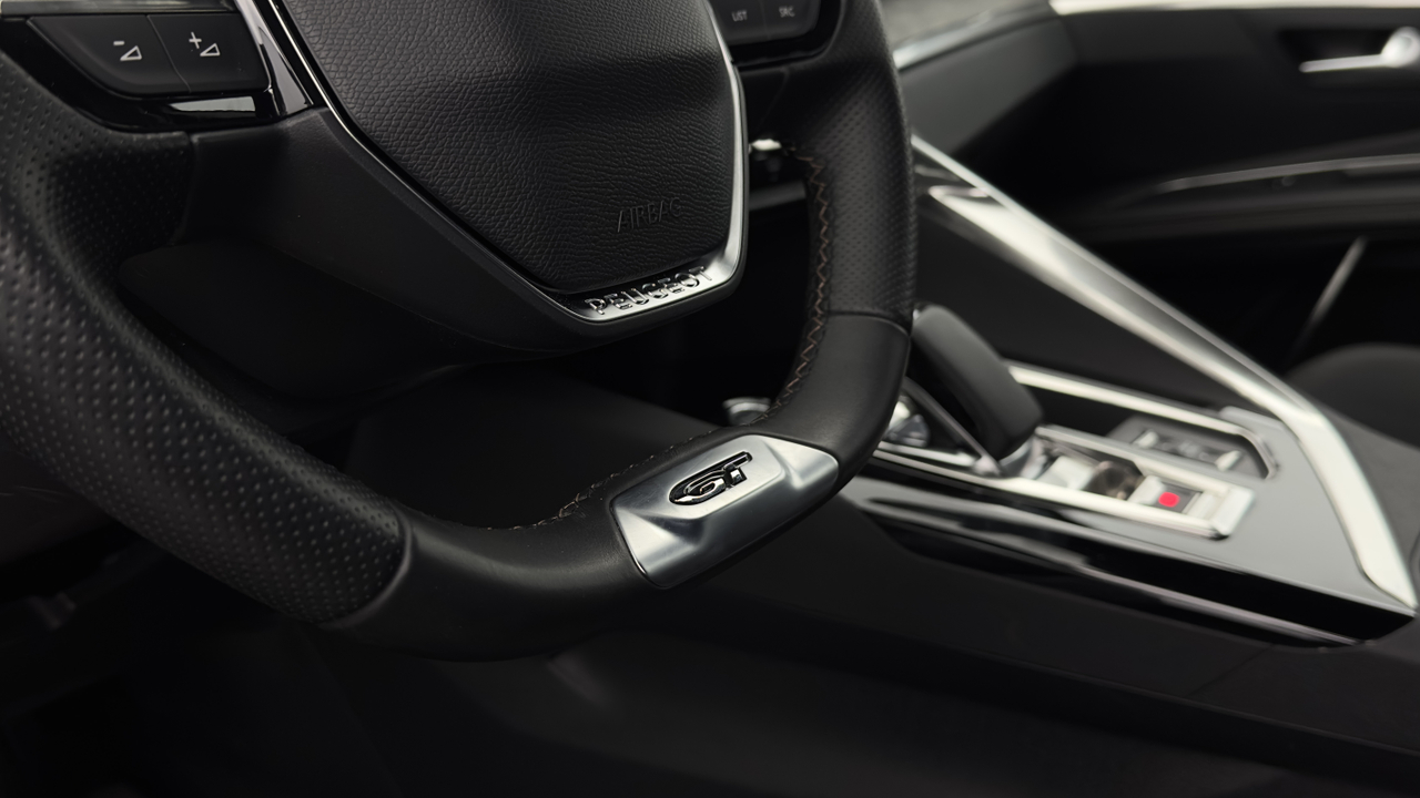 Peugeot 3008 Hybrid 225 e-EAT8 — photo 43