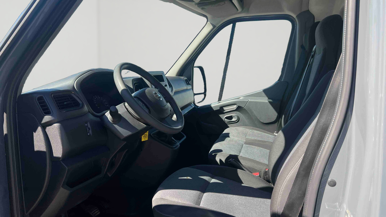 Nissan INTERSTAR FOURGON L2H2 3T3 2.3 DCI 135 — photo 11