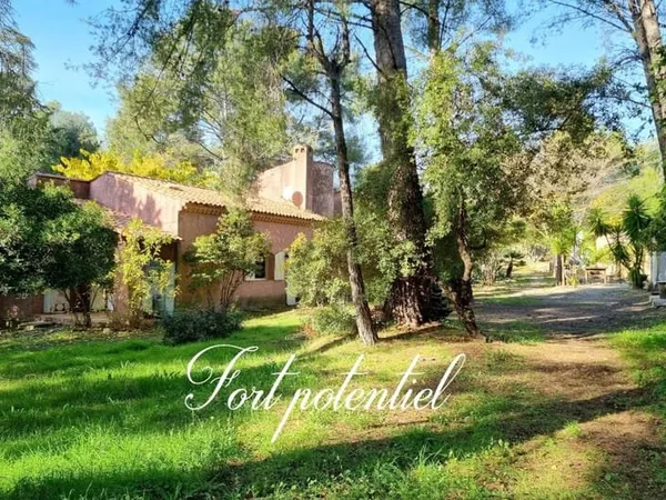 Le Castellet, villa sur 3000 m² de terrain à rénover