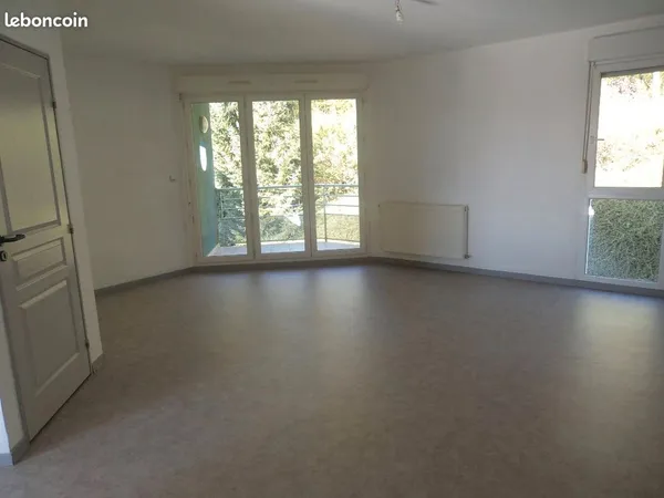 Appartement T4 82 m² cuisine équipée + balcon + garage + cave + parking