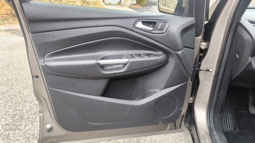 Ford Kuga 2.0 TDCI 150 4X2 - Titanium – 2019 – 111039 km – Diesel – Boîte Manuelle — photo 10