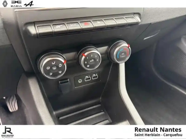 Renault Clio 1.0 tce 90ch evolution — photo 12