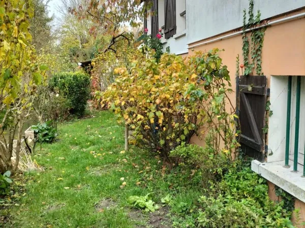AXE COMPIEGNE - NOYON (60) Maison ancienne de 8 pièces à vendre.