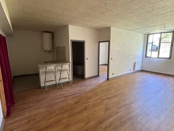 Location appartement F2 Ancy le Franc en RDC