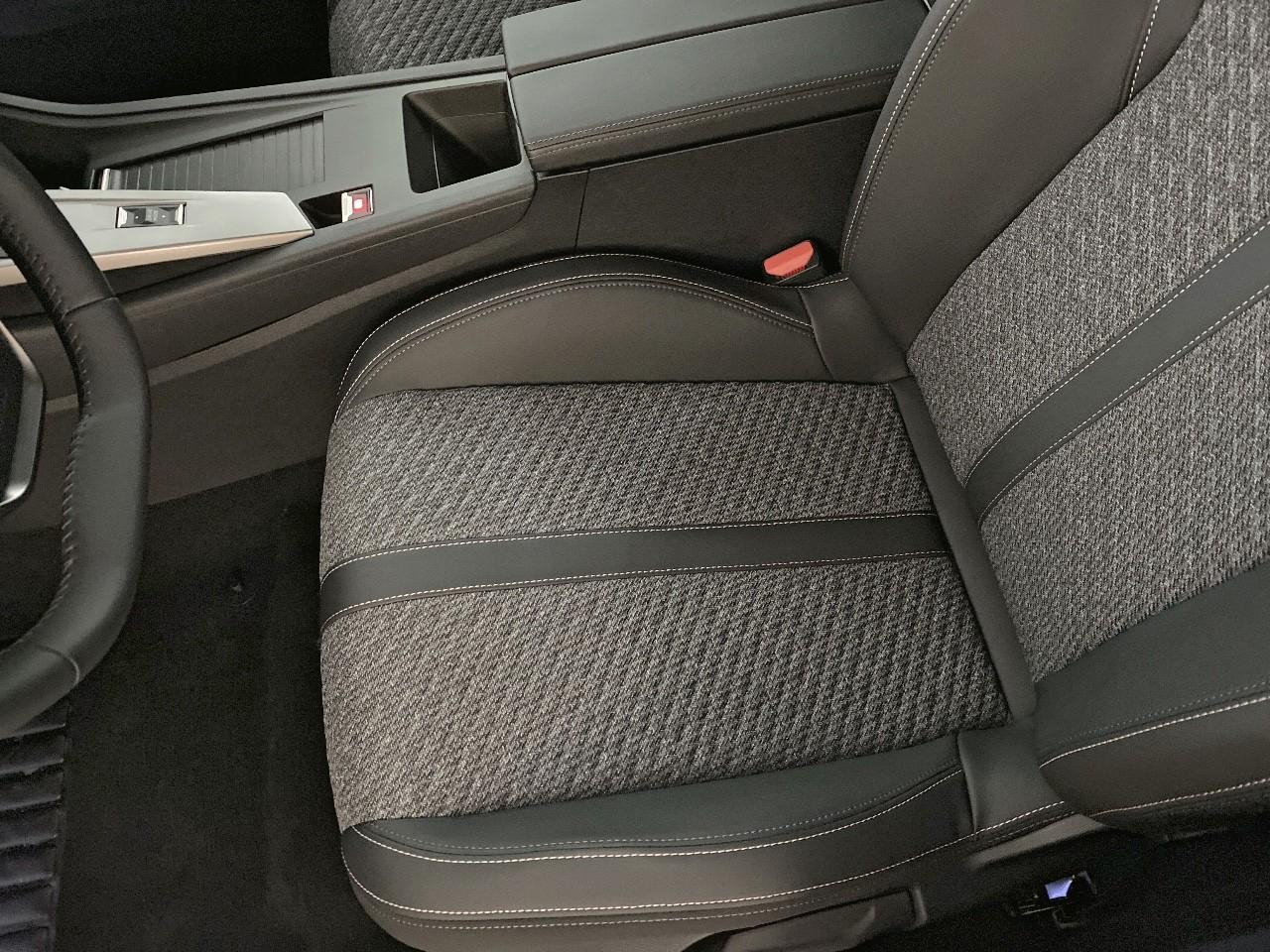 Peugeot 308 hybrid 145 e-dcs6 allure — photo 9