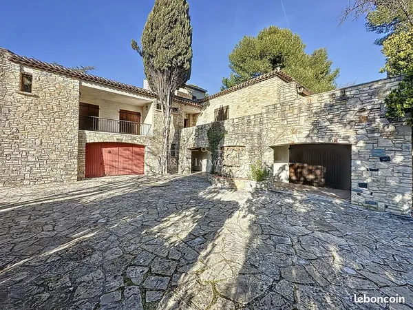 Propriété 7 pièces 440 m²