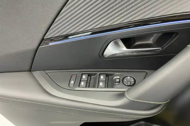 Peugeot 2008 hybrid 145 e-dcs6 — photo 39