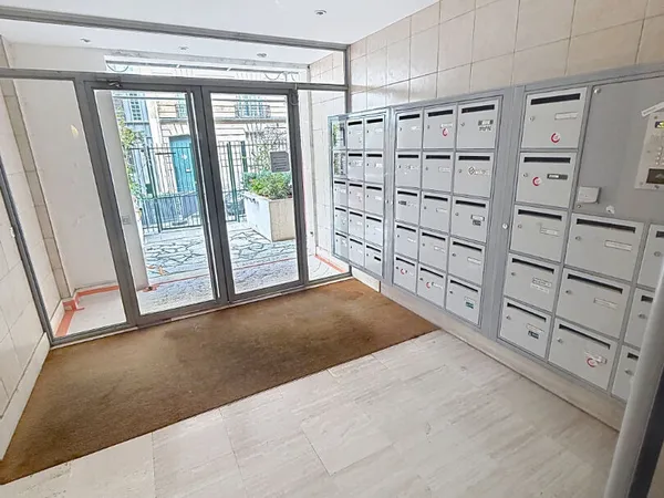 Murs local d'activité de 179m²+71m²